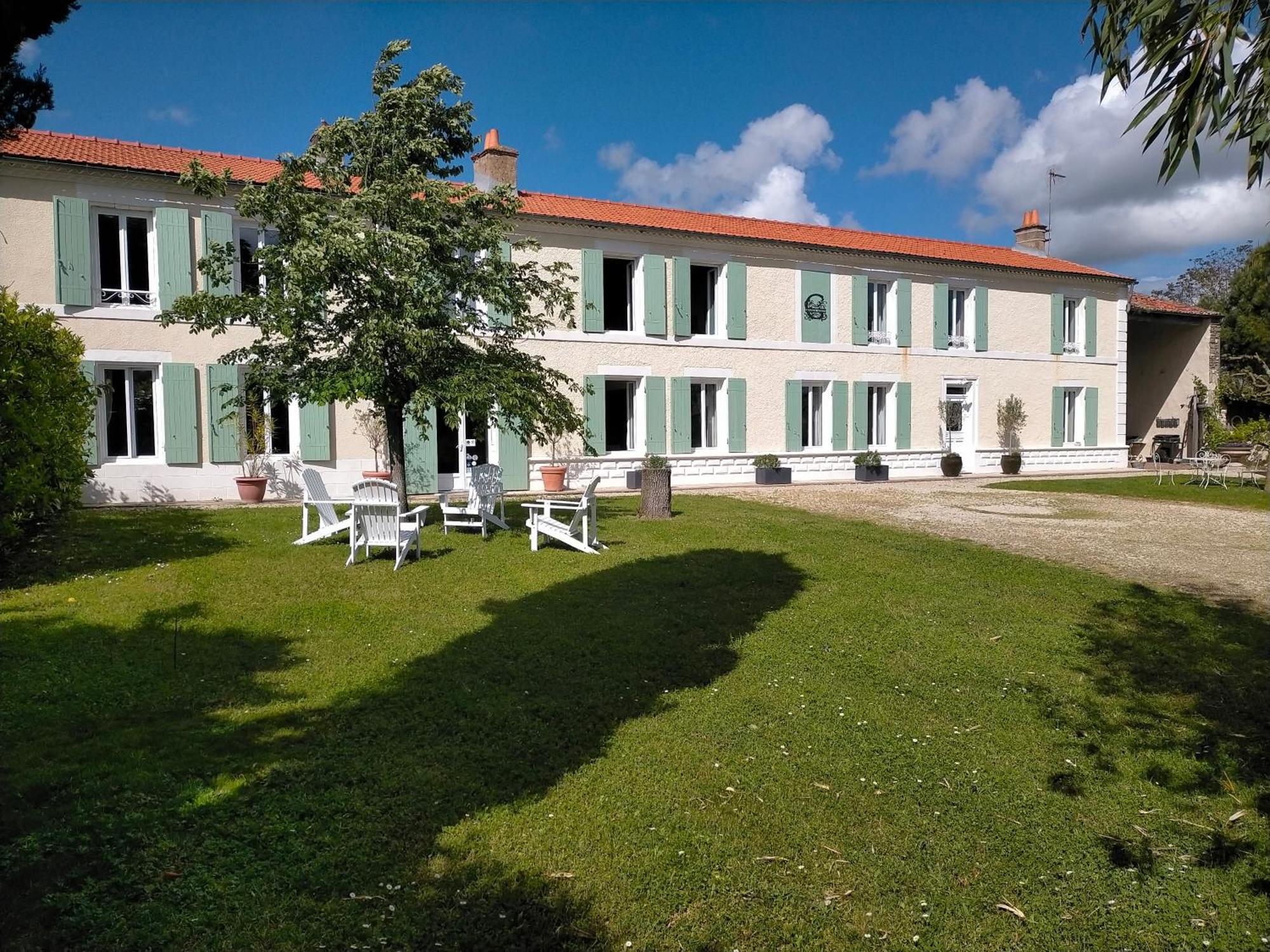 Les Grands Vents Hotel Chervettes Exterior photo